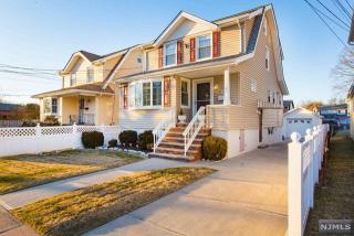 19 Hickory Ave, Bergenfield, NJ 07621-4607