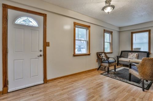 73 Hudson St, Milton, MA 02186-1404