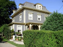 483 Waltham St, Newton, MA 02465-1936