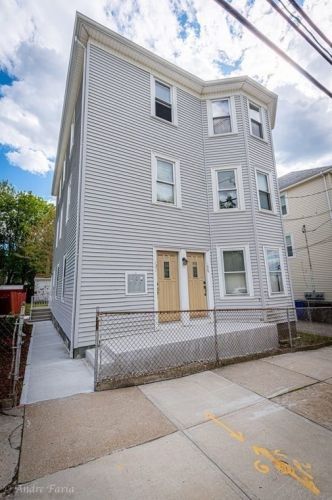131 Middle St, Fall River MA  02724-0015 exterior