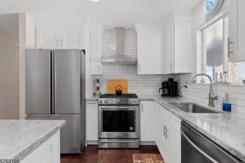 9 Lake Pochung Rd, Wantage NJ  07461-4027 exterior