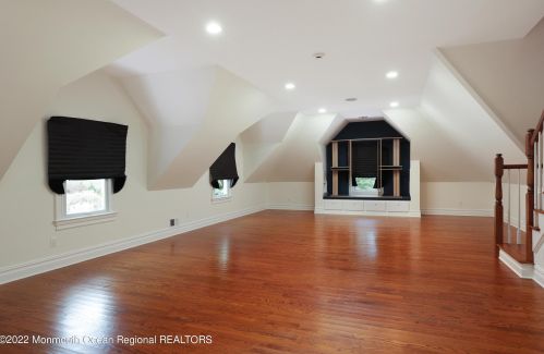 21 Vista Dr, Little Silver NJ  07739-1611 exterior