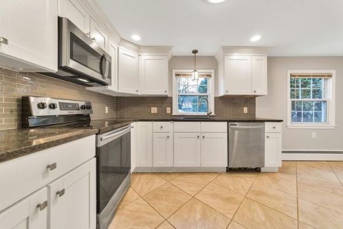 145 Raymond Cir, Agawam, MA 01001-2456