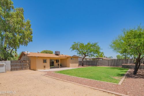 2701 Charleston Ave, Phoenix AZ  85032-1632 exterior