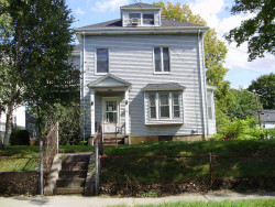 34 Rowe St, Newton, MA 02466-1522