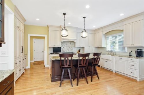 28 Raynor Dr, Hingham MA 02043-4882 exterior