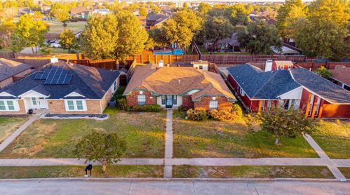 4829 Crestpoint Ln, Garland TX exterior