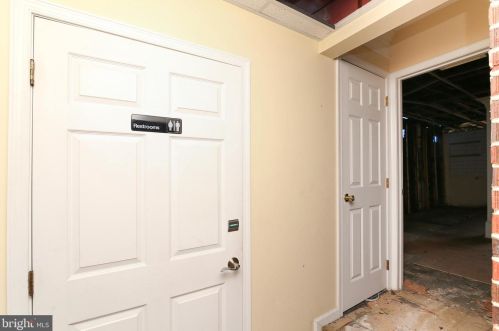 665 Broad St, West Deptford NJ 08096-1055 exterior