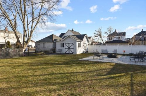 118 Sylvia St, New Bedford MA 02745-6136 exterior