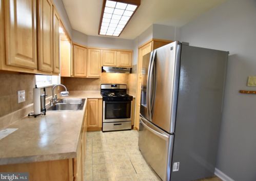 353 Hendrickson Ave, West Deptford NJ 08096-1327 exterior