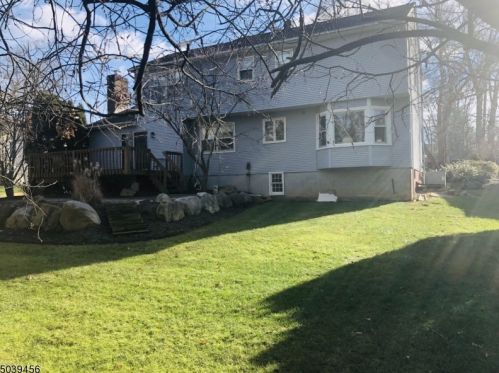 21 Mann Ave, East Hanover NJ 07936-3204 exterior