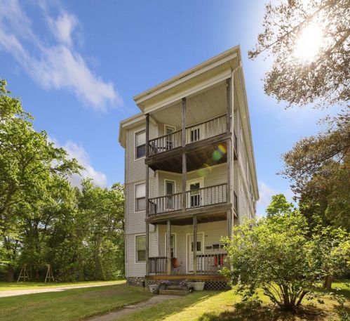 32 Corthell Ave, Whitman MA 02382-1803 exterior