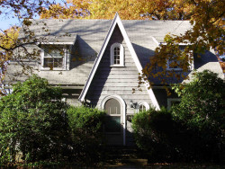 111 Manchester Rd, Newton, MA 02461-1132