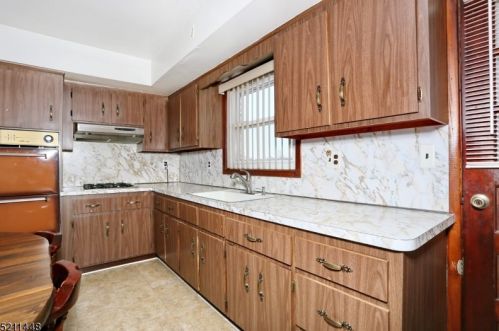 11 Van Rensselear St, Belleville NJ 07109-2911 exterior