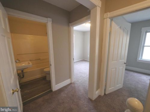 319 High St, West Deptford NJ  08096-2225 exterior