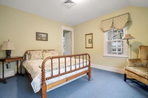 61 Village Ave, Dedham MA 02026-4209 exterior