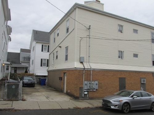 341 Columbia St, Fall River MA 02721-1319 exterior