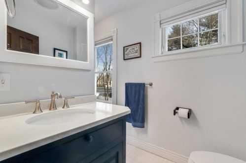 42 Lincoln St, Milton MA 02186-2005 exterior