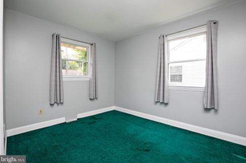 121 Hannold Blvd, West Deptford NJ 08096-1815 exterior