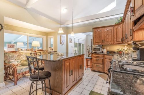 6 Amanola Ave, Worcester MA 01604 exterior