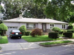 94 Selwyn Rd, Newton, MA 02461-2143