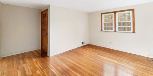 1086 Burt St, Taunton MA 02780-5166 exterior