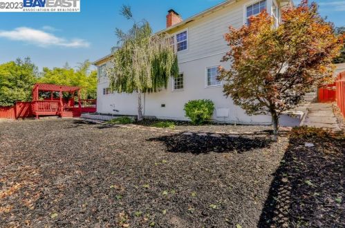 1225 Sandelin Ave, San Leandro CA  94577-3956 exterior