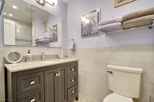 10 Concord Ct, Tinton Falls NJ 07701-5414 exterior