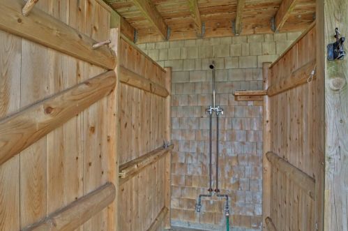 595 Riverview Dr, Chatham MA  02633-1117 exterior