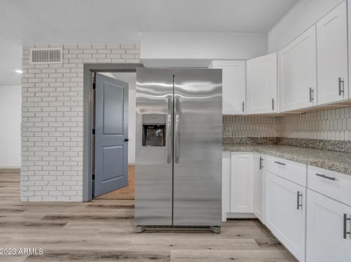 5526 Clarendon Ave, Phoenix AZ 85033-4118 exterior