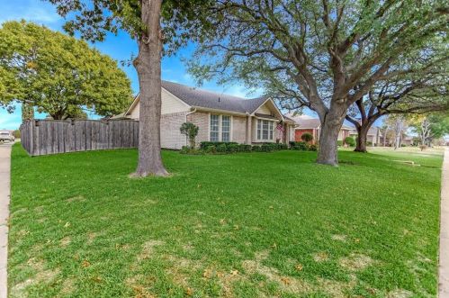 2337 Knighthood Ln, Garland, TX 75044-6070