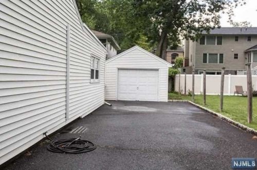 27 Delmar Ave, Cresskill NJ  07626-1501 exterior