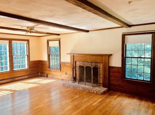 33 Canterbury Ln, Needham MA  02492-3201 exterior