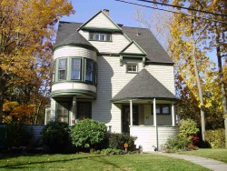 35 Bradford Rd, Newton, MA 02461-1003