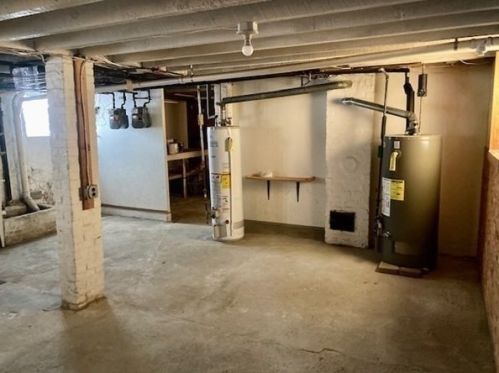 340 Earle St, New Bedford MA 02746-1814 exterior