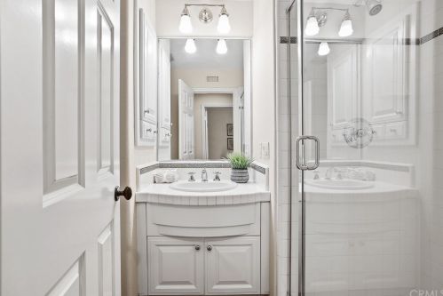 17 Buellton, Irvine CA 92602-2032 exterior