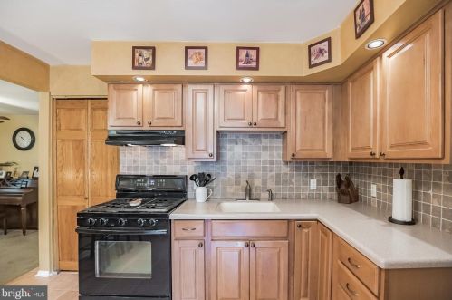 335 May Ave, West Deptford NJ 08096-1166 exterior