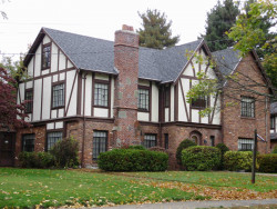 1507 Centre St, Newton, MA 02461-1200