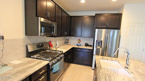 4035 58th Ln, Phoenix, AZ 85043-1733