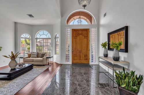 1916 Claire Dr, Phoenix AZ 85022-4106 exterior