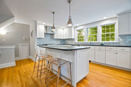 8 Merrymount Rd, Hingham MA 02043-4711 exterior