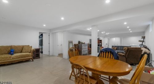 79 Pinewood Dr, Skyline Lakes NJ  07456-1122 exterior