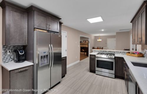 6 Pitney Ln, Jackson Twp NJ 08527-2933 exterior