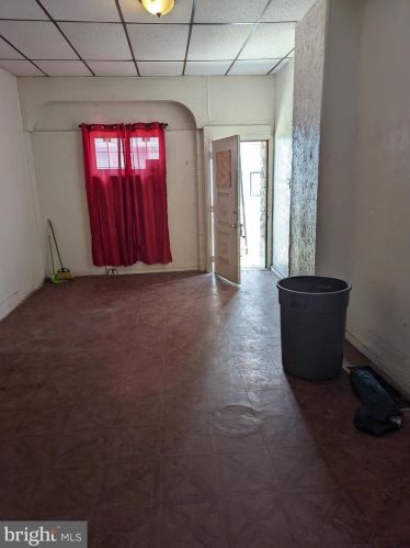 3926 5th St, Philadelphia, PA 19140-3303