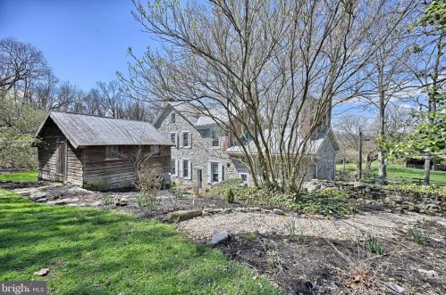 385 Springview Rd, Carlisle PA 17015-7411 exterior