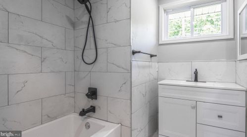 1485 Delsea Dr, West Deptford NJ  08096-4145 exterior