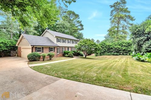 3909 Ashford Dunwoody Rd, Atlanta GA  30319-1834 exterior