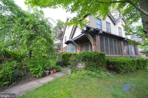 204 Holroyd Pl, West Deptford, NJ 08096-2518