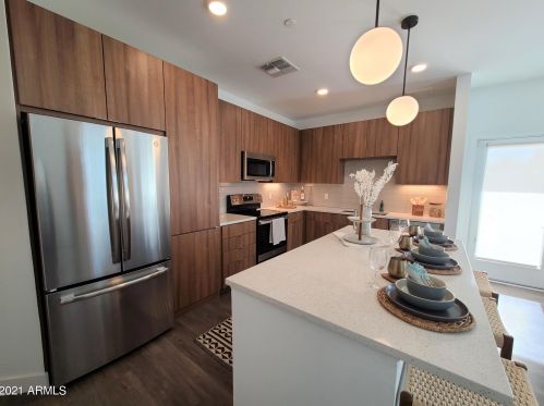 400 Earll Dr, Phoenix AZ  85012-4315 exterior