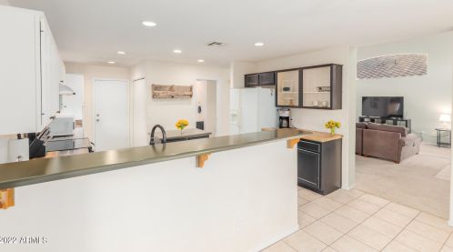 13451 47 Way, Phoenix AZ 85042-5318 exterior